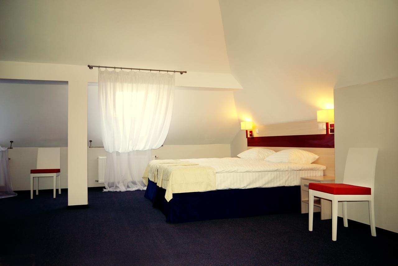 Optima Pochayiv Hotel Pochaiv Quarto foto